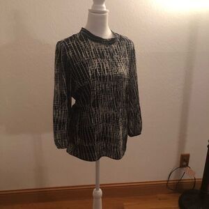 Le Lis navy and white 3/4 sleeve blouse